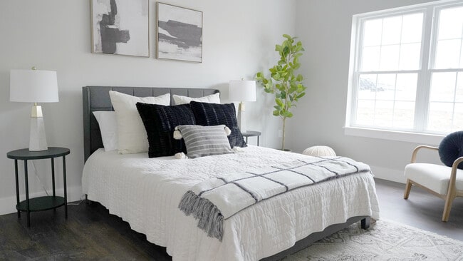 Building Photo - Doud Luxury Apartment Homes - 1, 2, and 3 ...