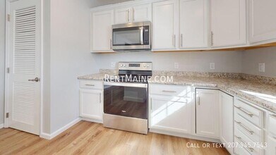 Building Photo - 208 Rocky Rdg Dr