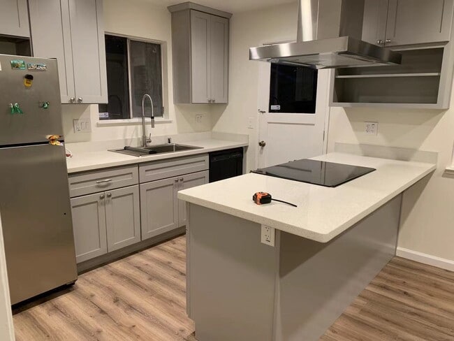 Building Photo - 5481 Thornwood Dr