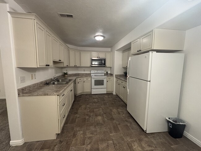 Building Photo - 8083 N Ridge Loop E