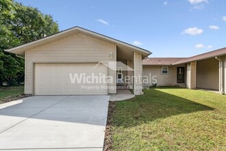 Building Photo - 2337 N Rutland Ct