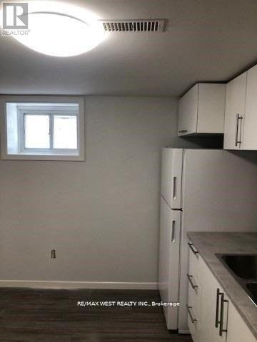 Building Photo - 54 Codsell Ave