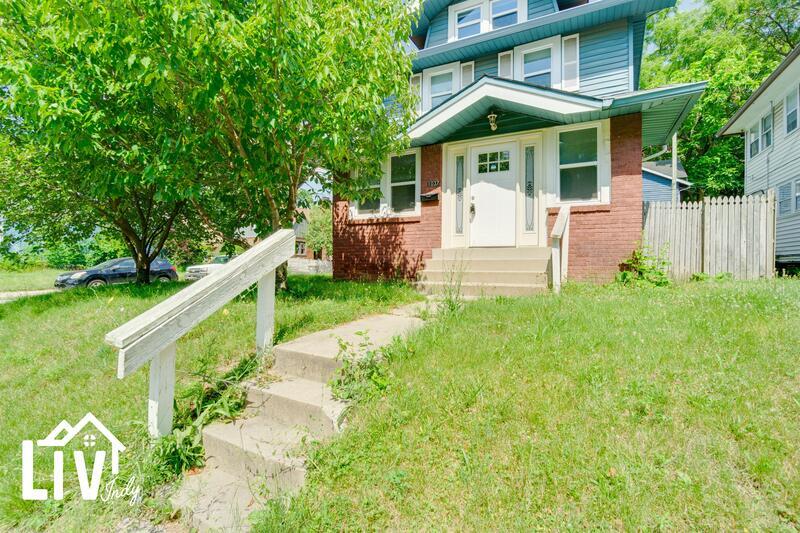 Primary Photo - 1037 N Temple Ave