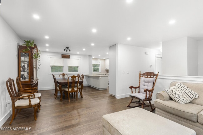 Foto del edificio - 741 Lakehurst Ave