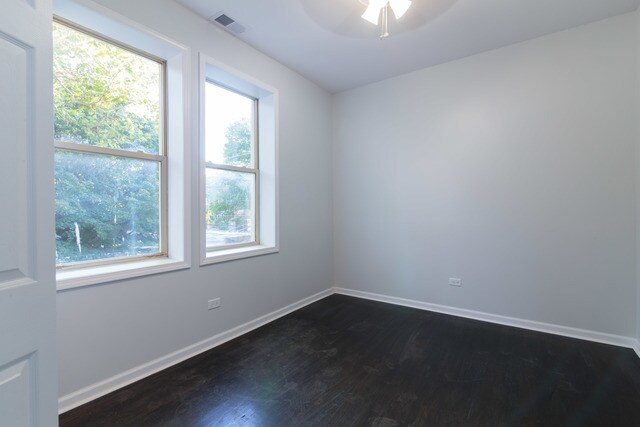 Foto del edificio - 5134 N Oakley Ave