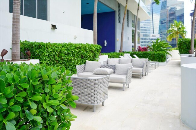 Foto del edificio - 1300 Brickell Bay Dr