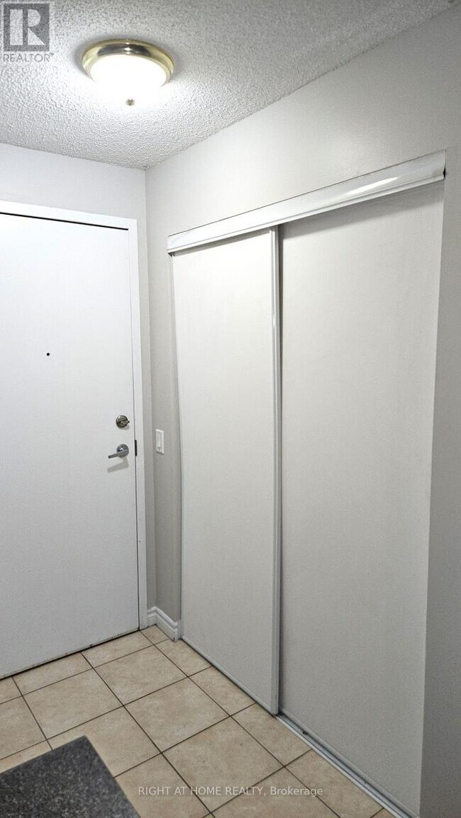 Building Photo - 55 Strathaven Dr