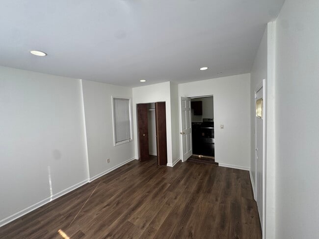 Building Photo - 8222 S Marshfield Ave