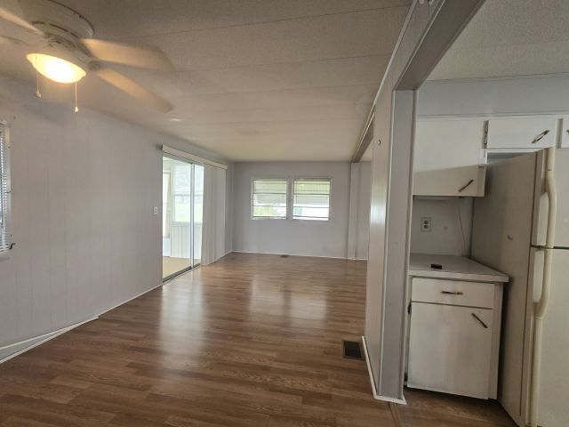 Foto del edificio - 305 49th Ave Dr W