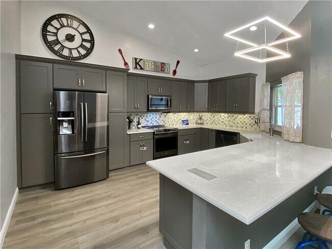 Foto del edificio - 6627 Stratford Dr