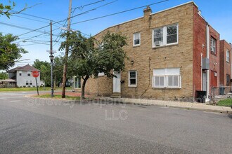 Building Photo - 1036 Collings Ave