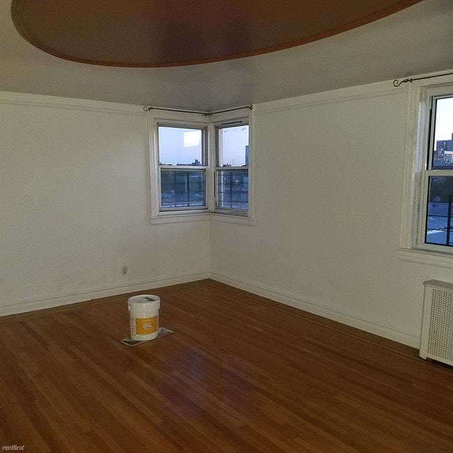Building Photo - 2561 Radcliff Ave