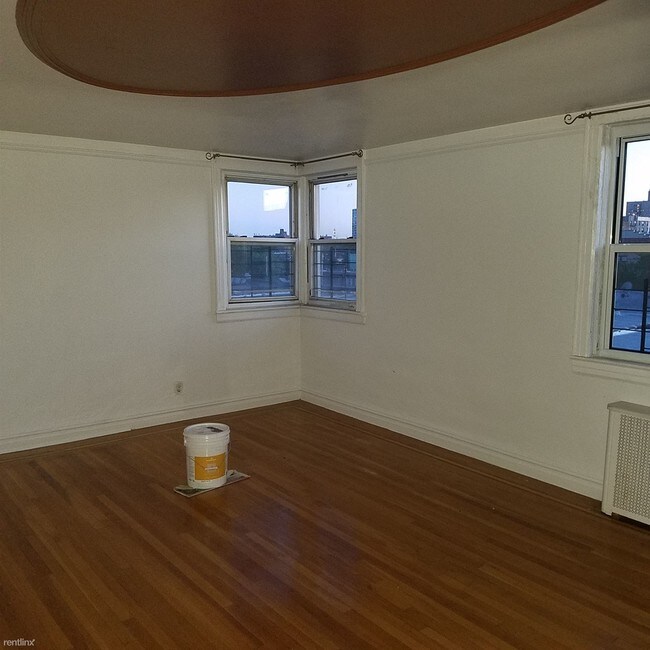 Foto del edificio - 2561 Radcliff Ave