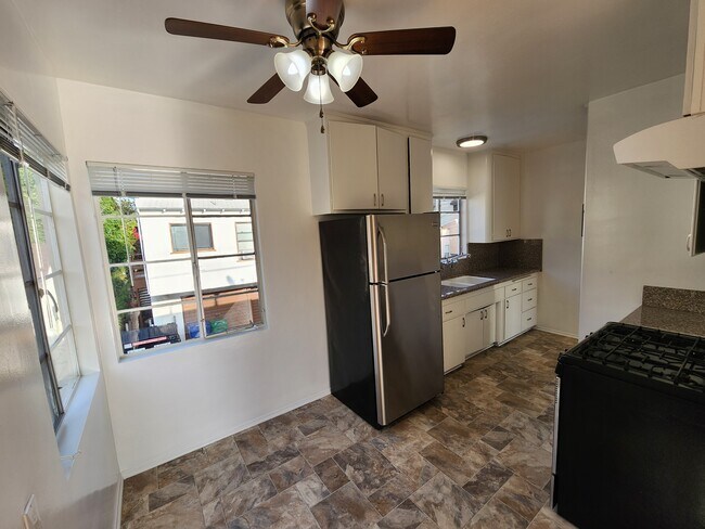 Kitchen - 132 Franklin Ct