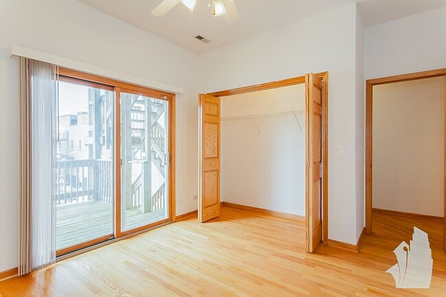 Foto del edificio - 1326 W Diversey Pkwy