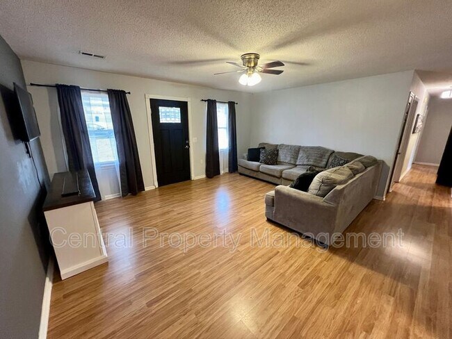 Building Photo - 102 Stoneledge Dr