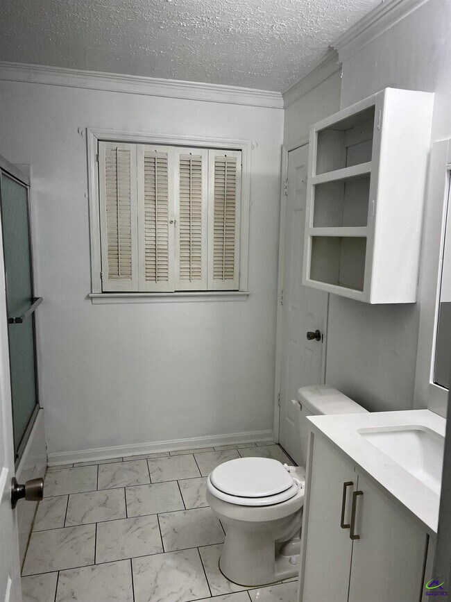 Foto del edificio - 100 Grove Ln