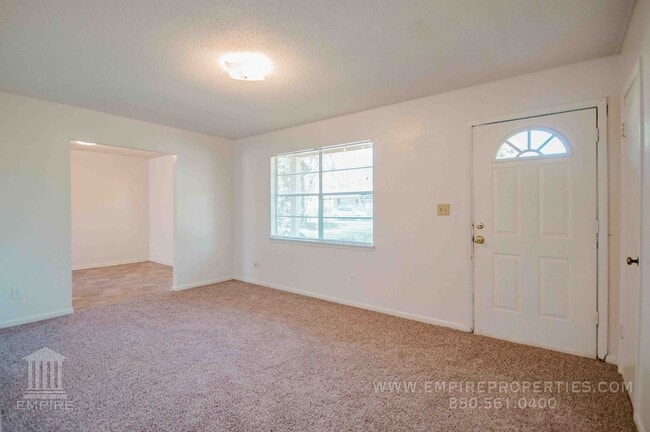 Building Photo - Spacious brick home off of South Monroe
