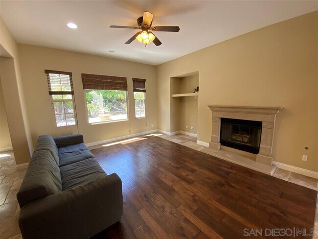 Foto del edificio - 5887 Blazing Star Ln