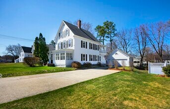 Building Photo - 611 Varney St