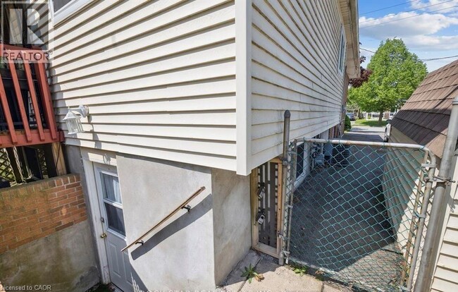 Building Photo - 203 Commercial St