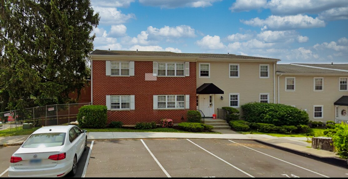 Primary Photo - 50 Greenhouse Rd