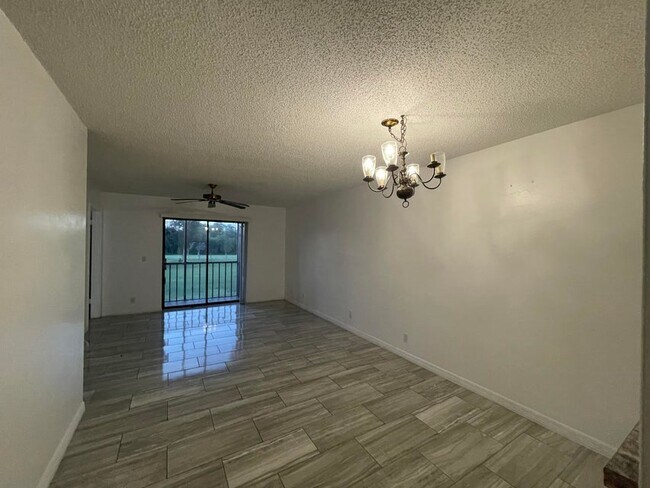 Building Photo - 7113 Golf Colony Ct