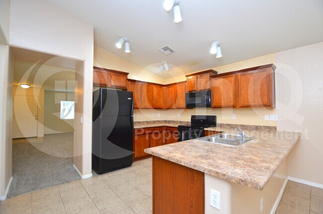 Foto del edificio - 28173 N Superior Rd