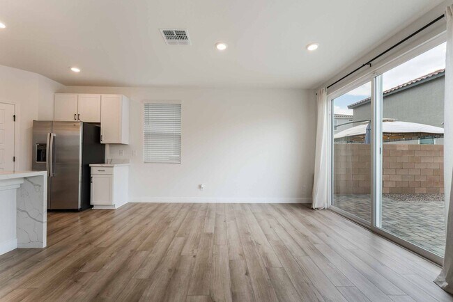 Building Photo - Luxurious Gated Community Dream Home!