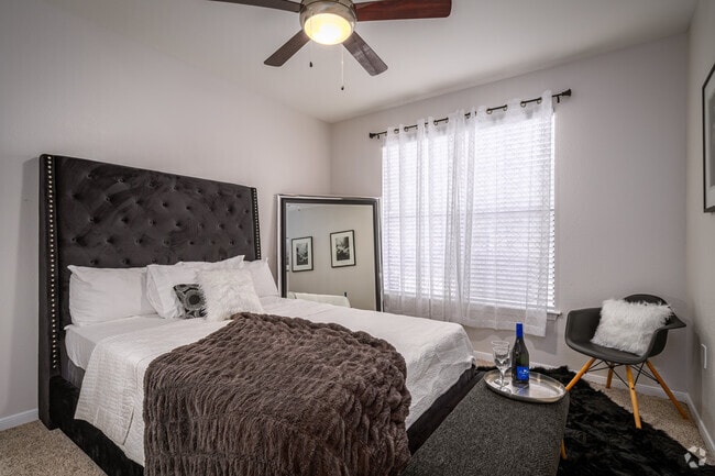 2BR, 2BA - 1,142SF - Portico Kirby