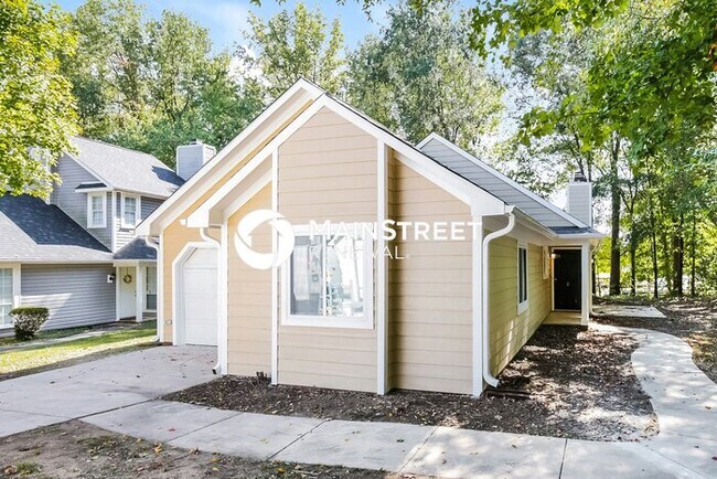 Foto del edificio - 3 Bedroom Pet-Friendly Home in GREENSBORO, NC with Main Street Renewal