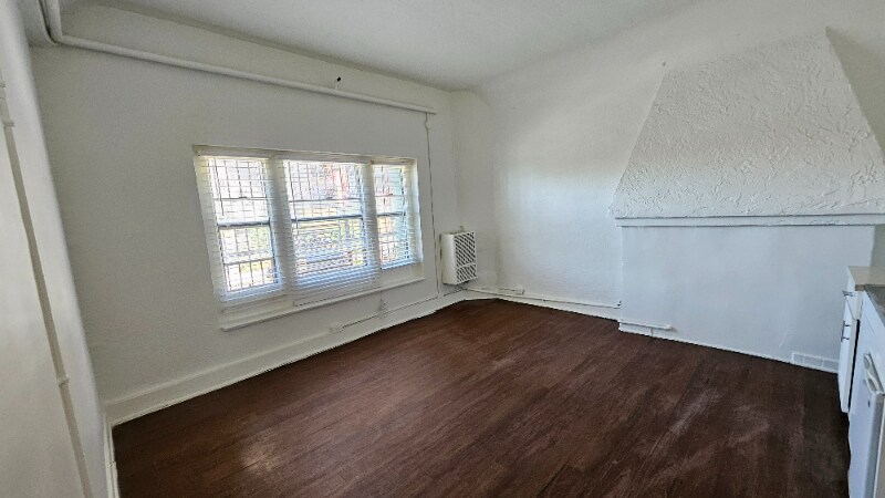 Foto principal - 844 S Westlake Ave