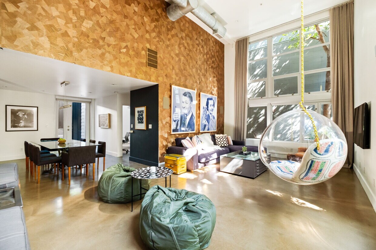 Foto principal - 1037 N Laurel Ave
