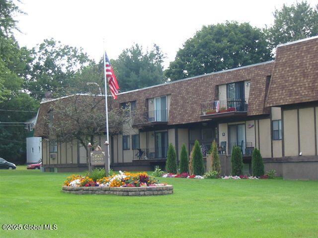 Primary Photo - 71 Hamilton St