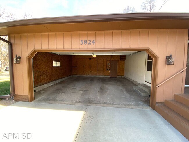 Building Photo - 4 br, 2 bath House - 5824 W King Arthur Dr
