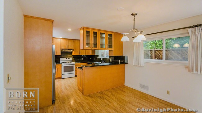 Building Photo - 465 Chiquita Ave
