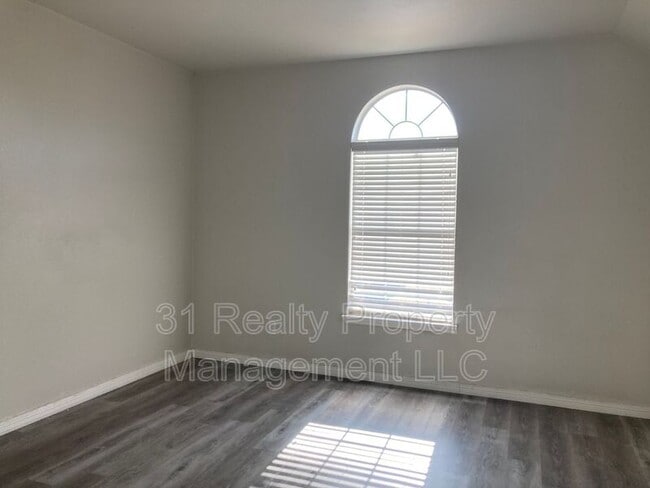 Photo - 2744 Ferdinand House