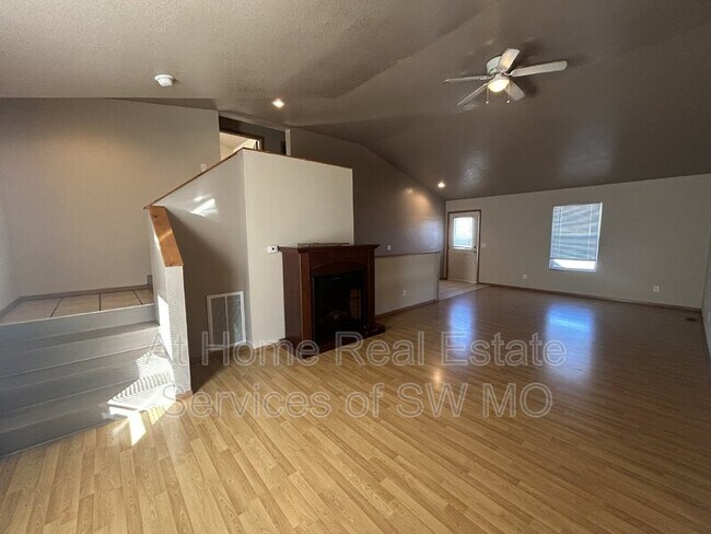 Foto del edificio - 631 Meadowview Dr