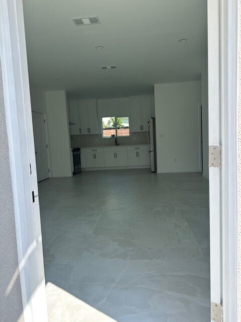 Foto del edificio - 8136 Alcove Ave