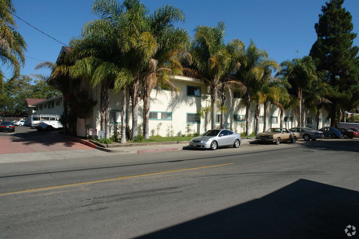 Building Photo - Michelle Apartments