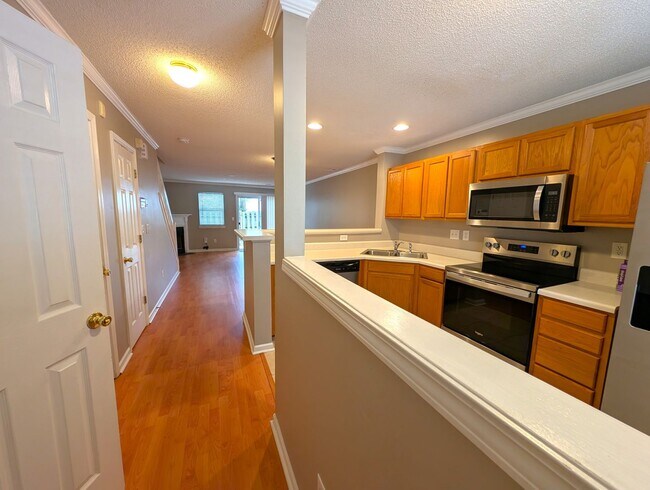 Foto del edificio - Charming, townhome located in the Bennington Place Community in Charlotte!