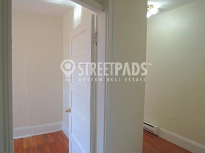 Building Photo - 1 bedroom in Boston MA 02134