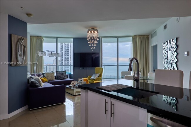 Building Photo - 300 S Biscayne Blvd