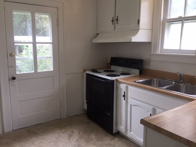 Building Photo - Adorable 2 bedroom cottage in Colonial Wil...