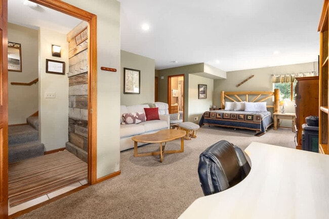 Building Photo - 103 Carroll Ln