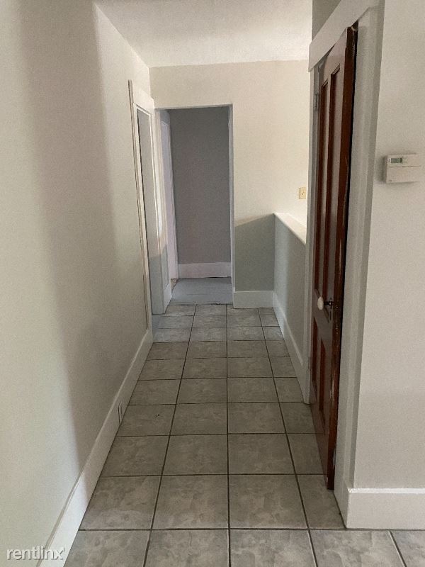 Building Photo - 2 br, 1 bath Apartment - 7 A East Main Street