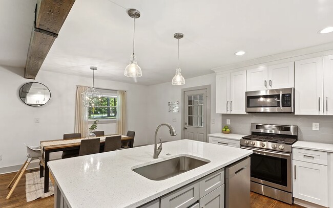 Building Photo - 2129 Kensington Gates Dr NW