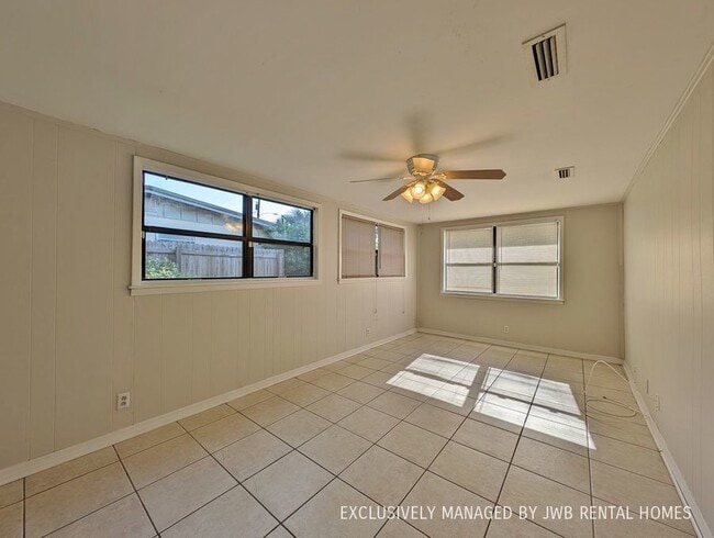 Building Photo - 2010 Monteau Dr