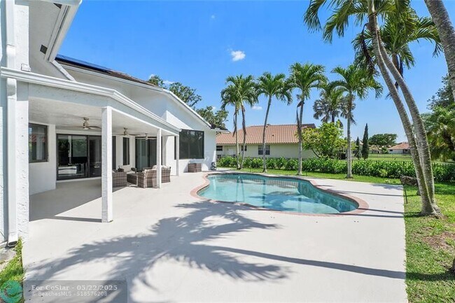 Building Photo - 410 Sabal Way