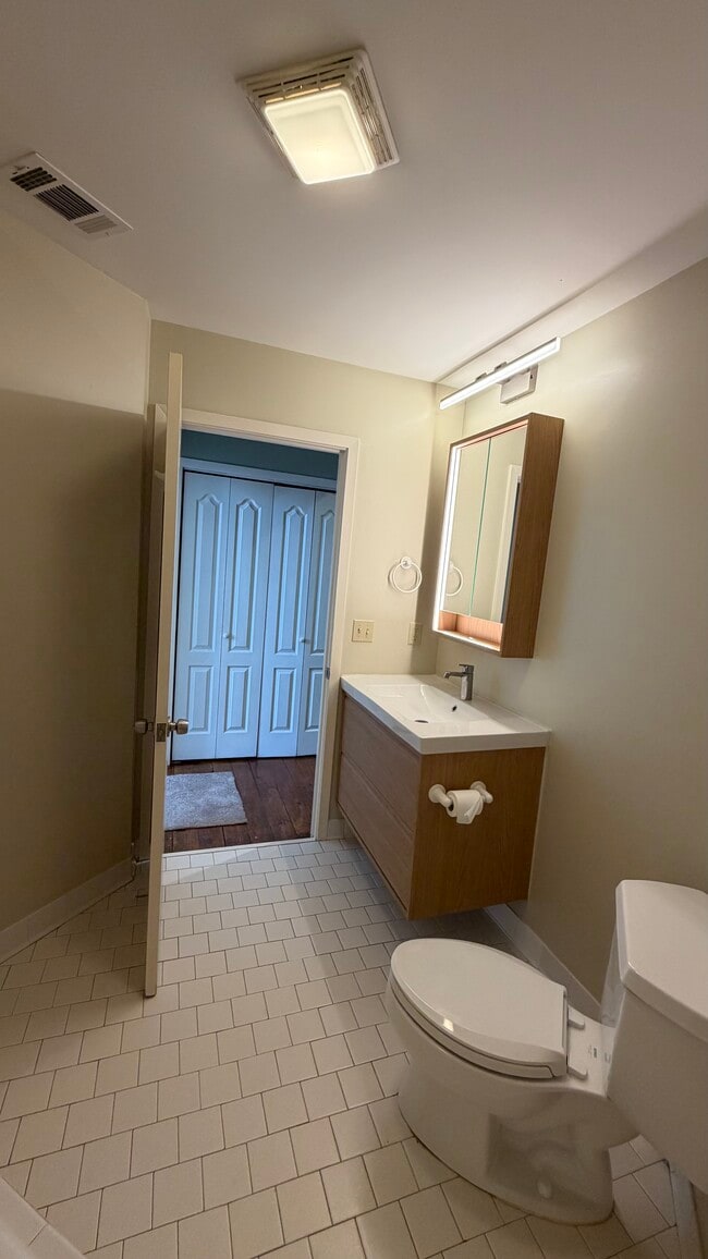 includes a wirlepool bath - 515 S Main St